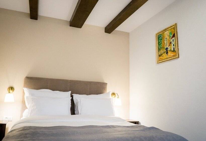 高级园景房, Nest