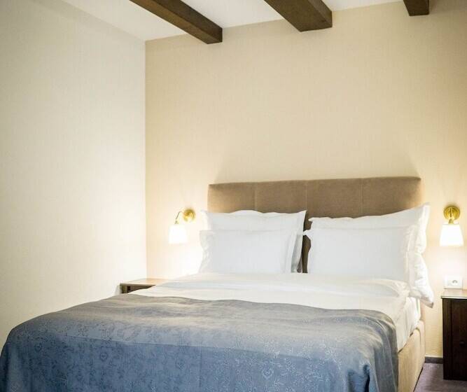 高级园景房, Nest