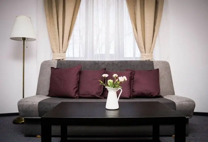 Superior-studio, Nest