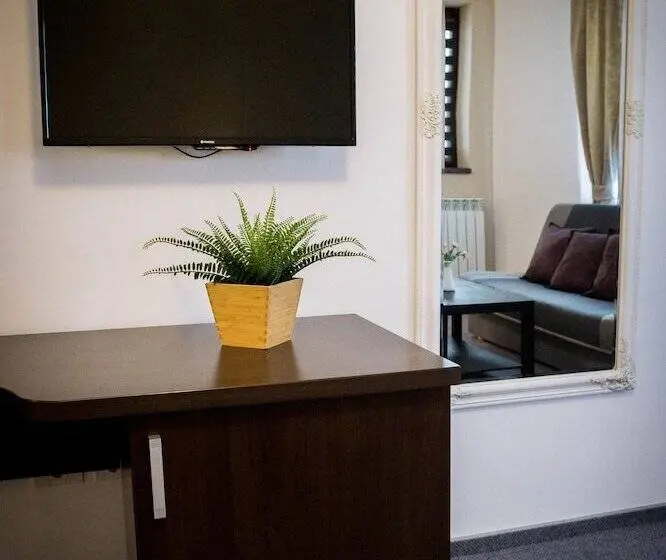 Superior-studio, Nest