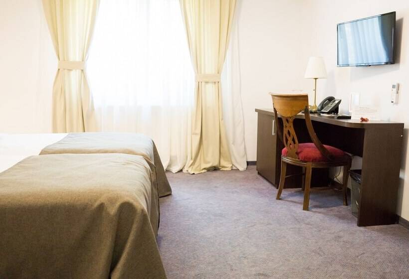 可看到停车场的标准间, Nest