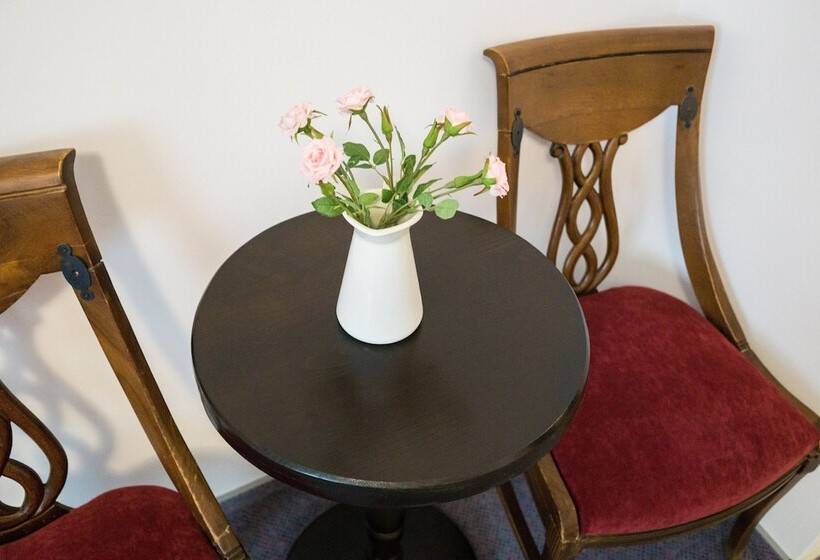 可看到停车场的标准间, Nest