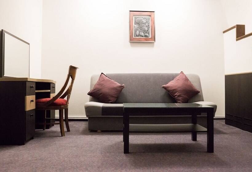 高级工作室, Nest