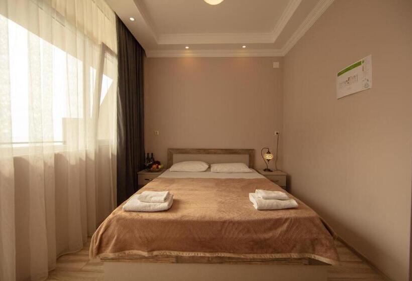 اتاق سه نفره سوپریور با چشم‌انداز دریا, Tamari