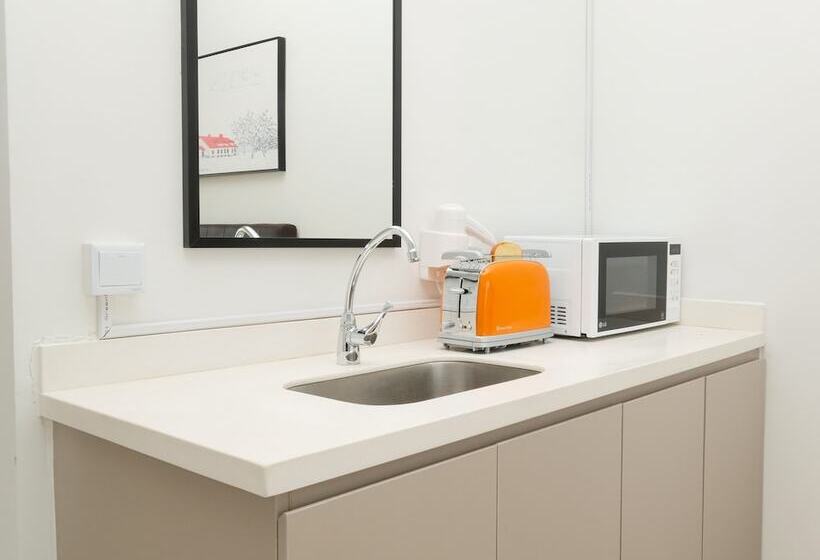 סטודיו סופריור, The Bridge Club