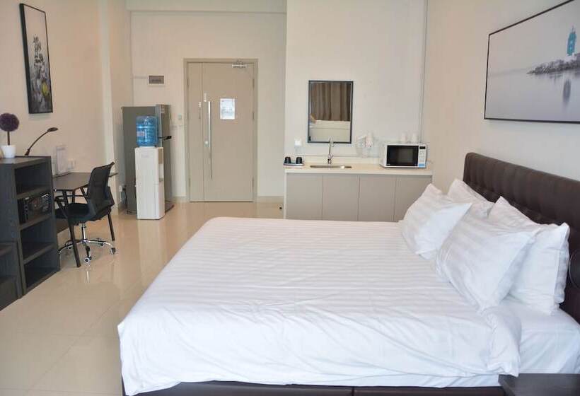 סטודיו סופריור, The Bridge Club