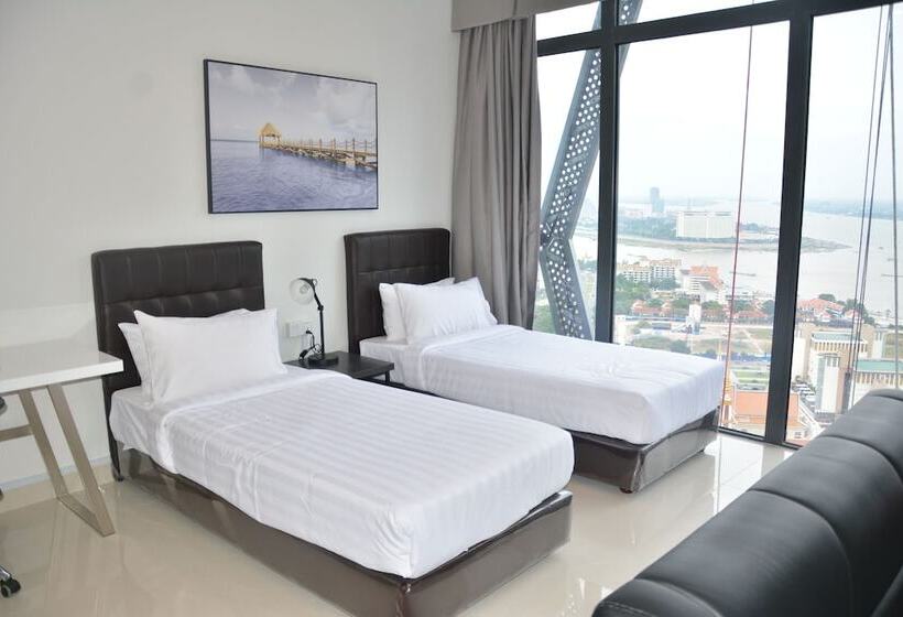 חדר דלוקס, The Bridge Club