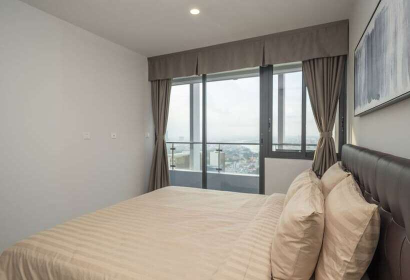 דירת חדר, The Bridge Club