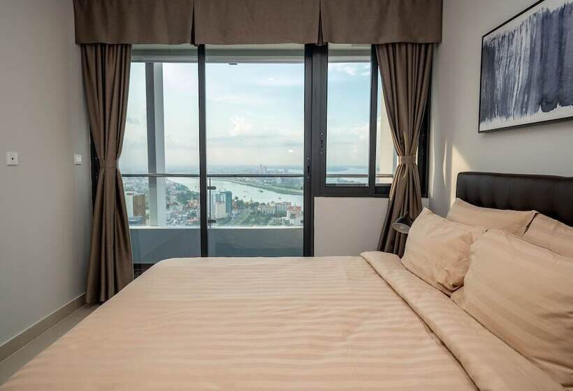 דירת חדר, The Bridge Club