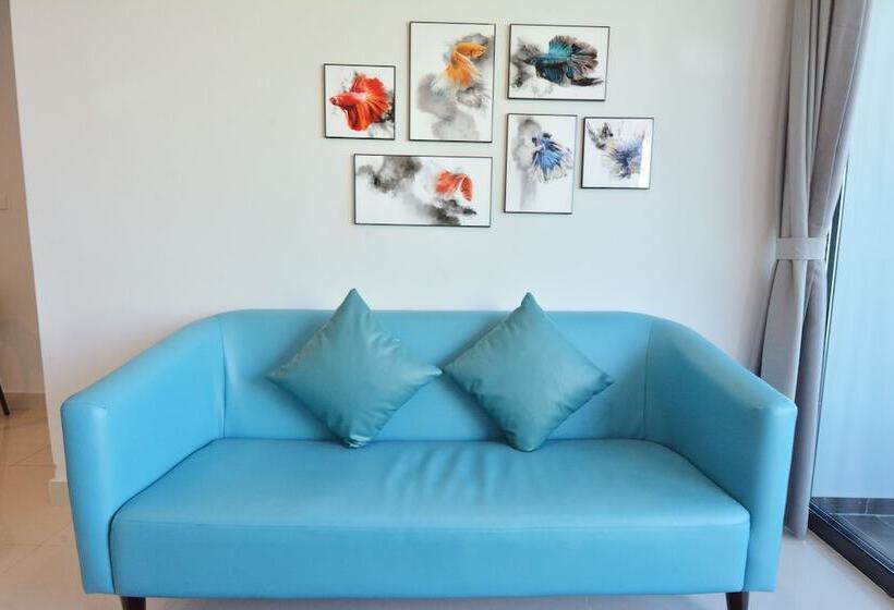 דירת חדר, The Bridge Club