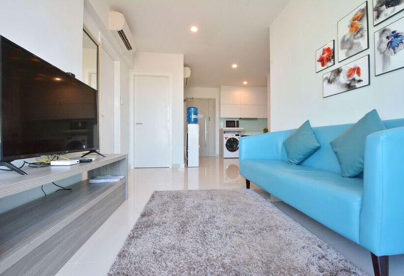 דירת חדר, The Bridge Club