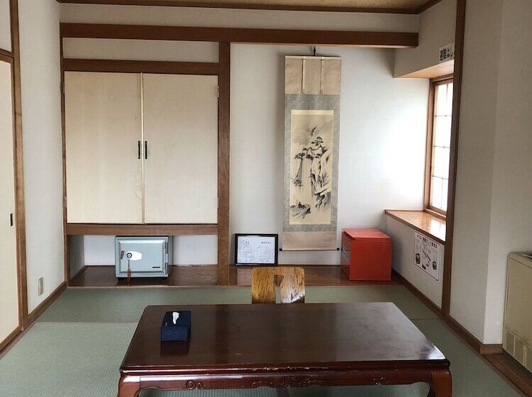 غرفة قياسية, Iwamuro Slow Hostel