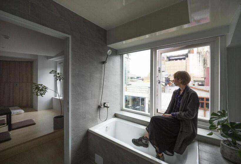 سوییت خانوادگی, Light Inn