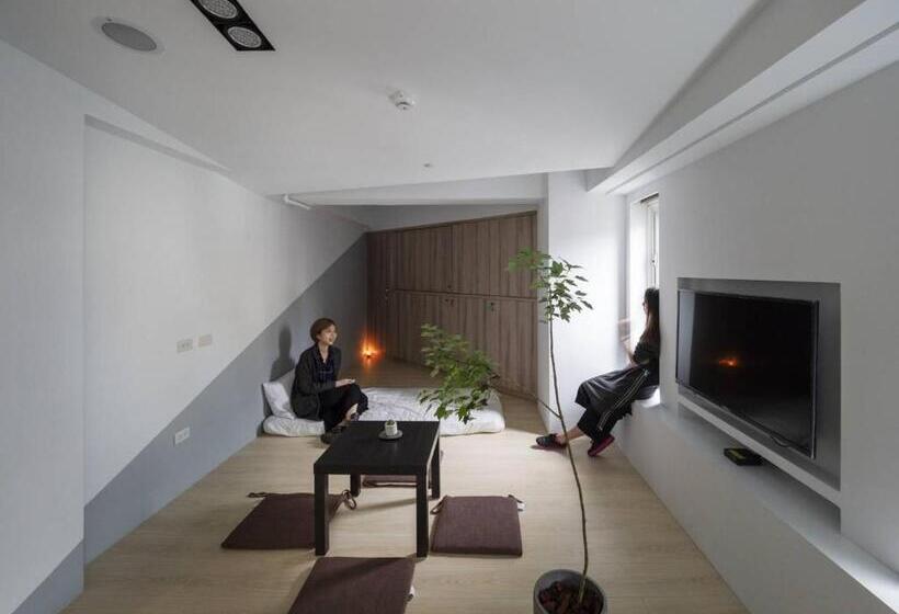 سوییت خانوادگی, Light Inn