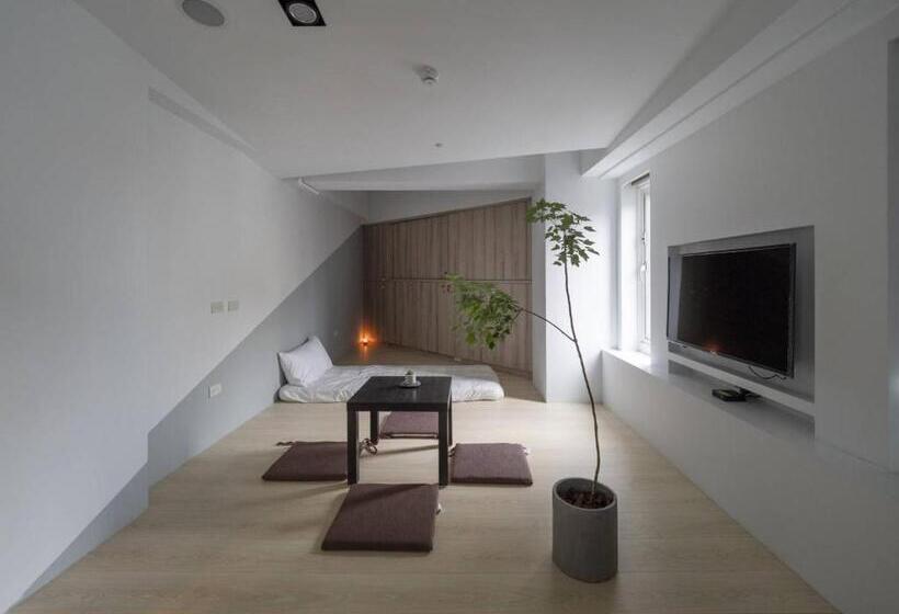 سوییت خانوادگی, Light Inn