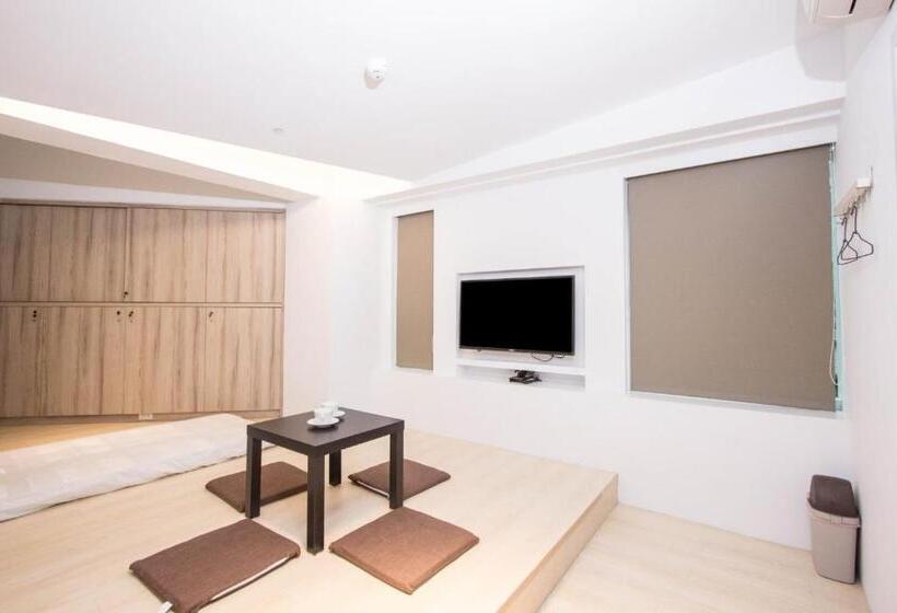 سوییت خانوادگی, Light Inn