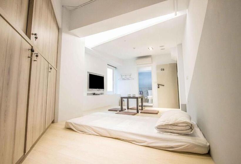 سوییت خانوادگی, Light Inn