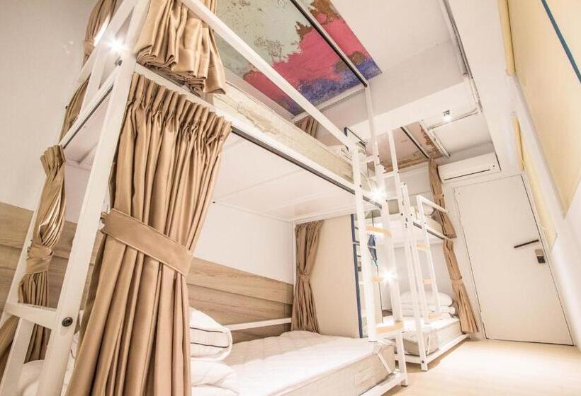 تختخواب در اتاق مشترک, Light Inn