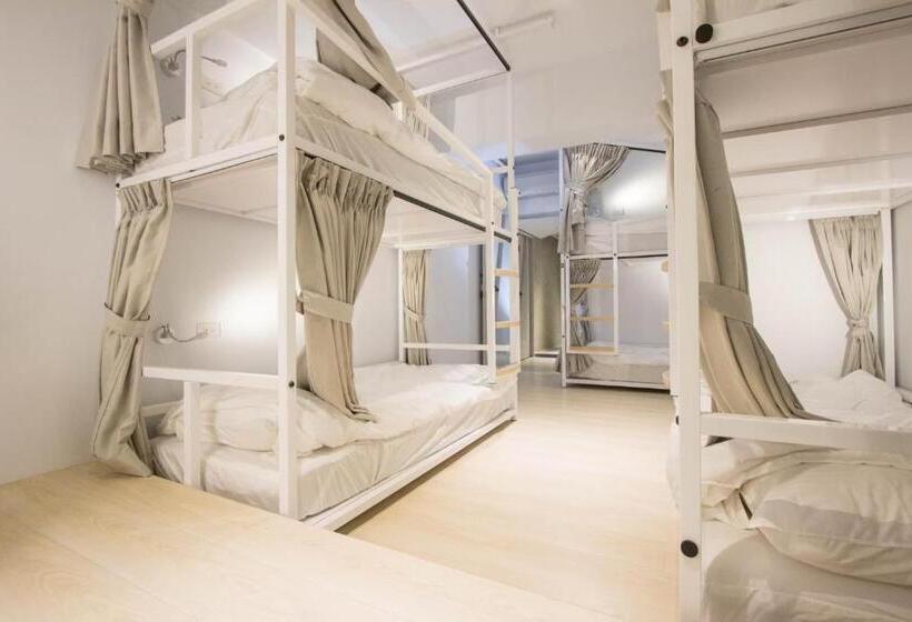 تختخواب در اتاق مشترک, Light Inn