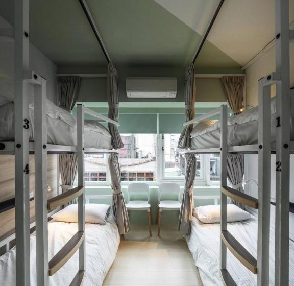 تختخواب در اتاق مشترک, Light Inn