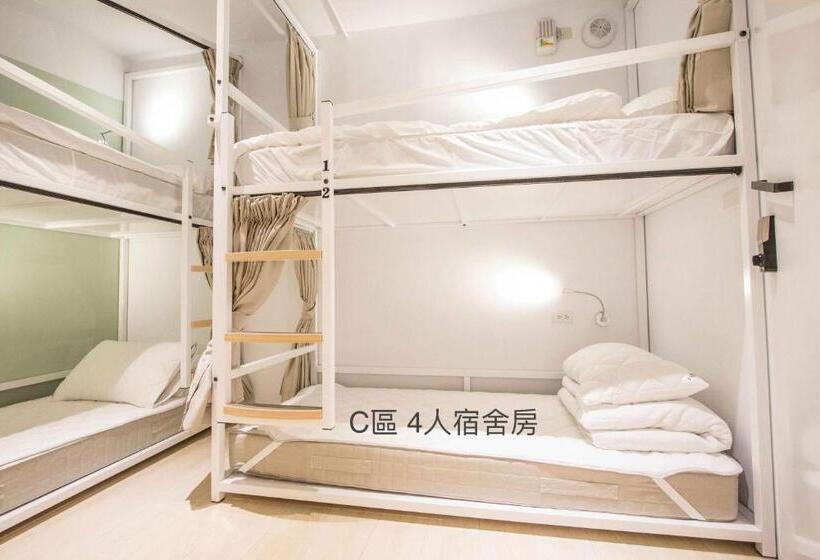 اتاق چهار تخته با دستشویی مشترک, Light Inn