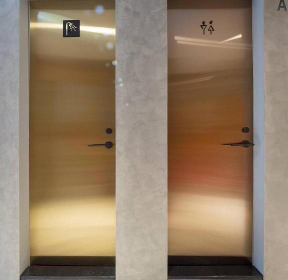 اتاق اکونومی یک تخته, Light Inn