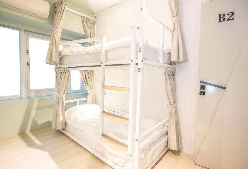 اتاق استاندارد با سرویس بهداشتی مشترک, Light Inn