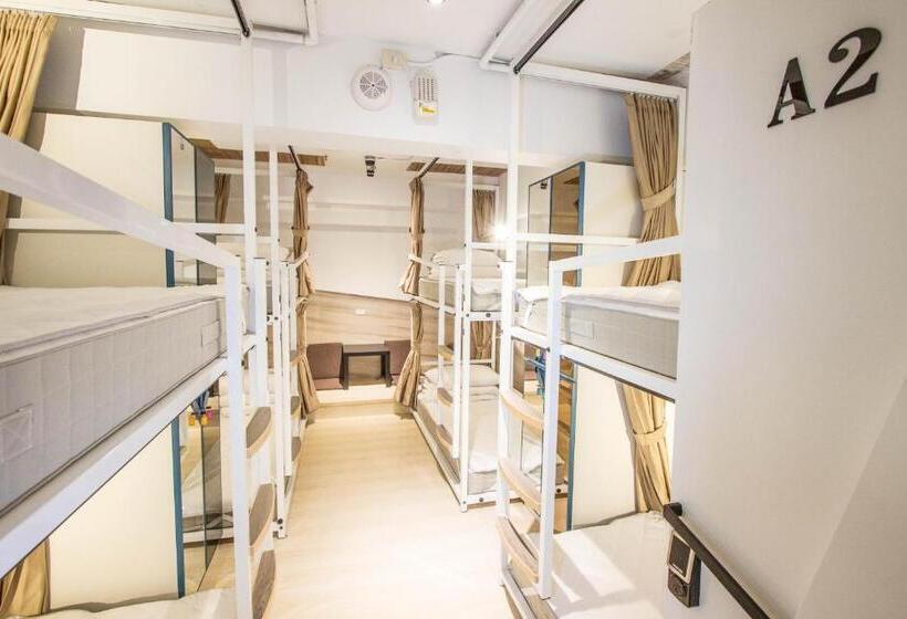 تختخواب در اتاق مشترک, Light Inn