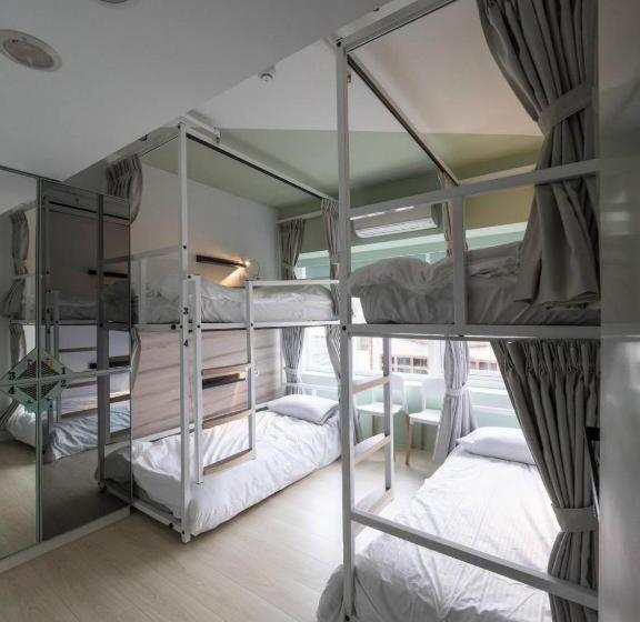 اتاق چهار تخته با دستشویی مشترک, Light Inn