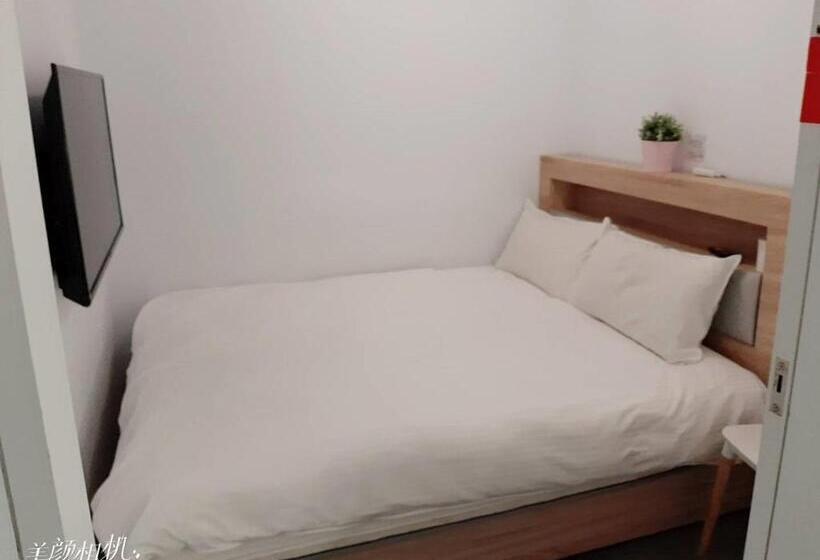 اتاق اکونومی با حمام مشترک, Light Inn