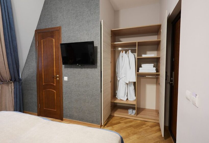 سوییت, Antares Apart