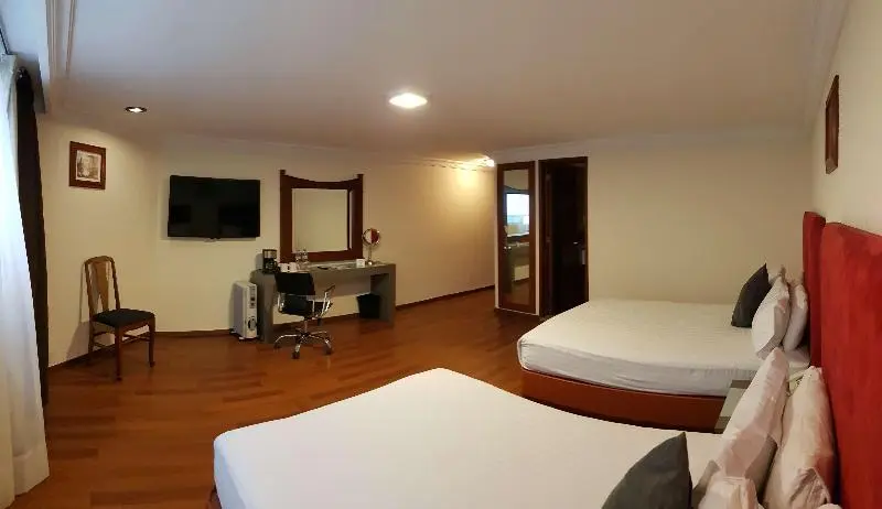 スーペリアールーム, Avenija