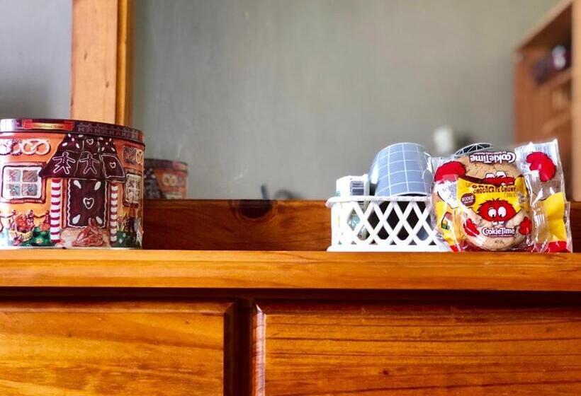 اتاق استاندارد با سرویس بهداشتی مشترک, Harbourview Stadium