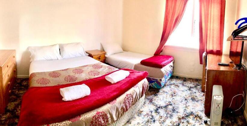 اتاق استاندارد سه نفره, Harbourview Stadium