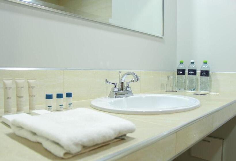 اتاق استاندارد سه نفره, Unu