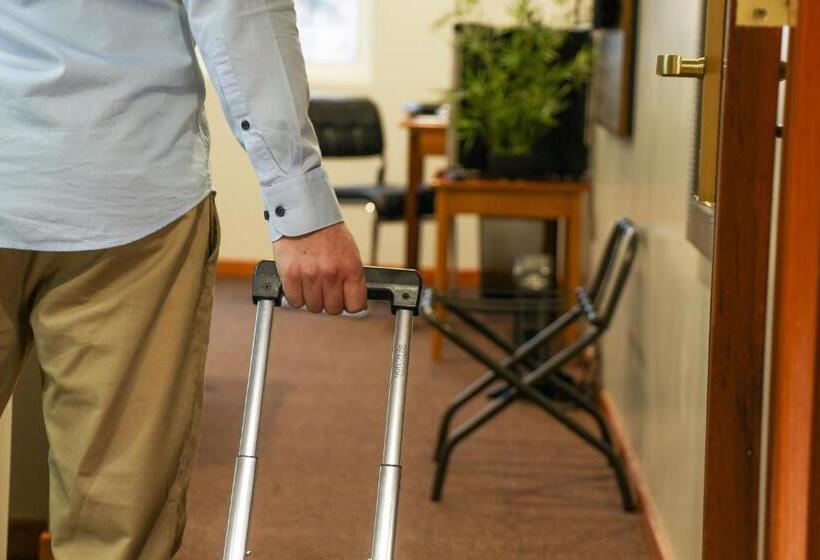 اتاق استاندارد سه نفره, Unu