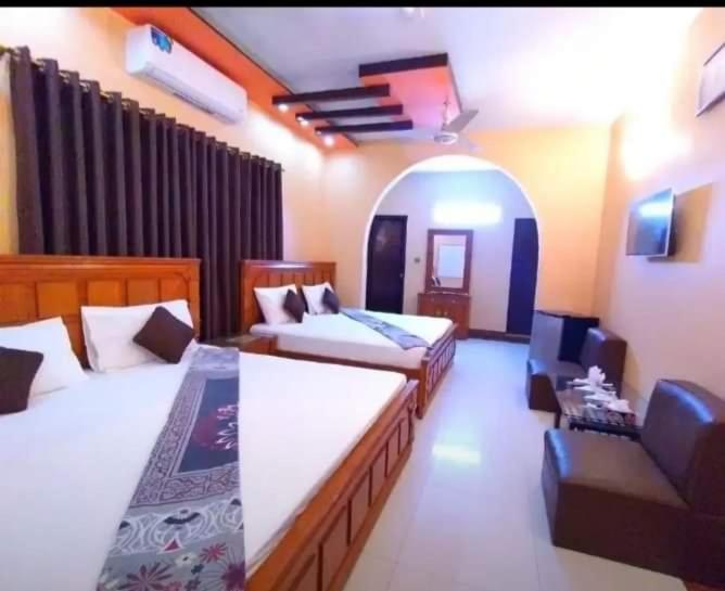 اتاق خانوادگی, Royal Residency Guest House Karachi