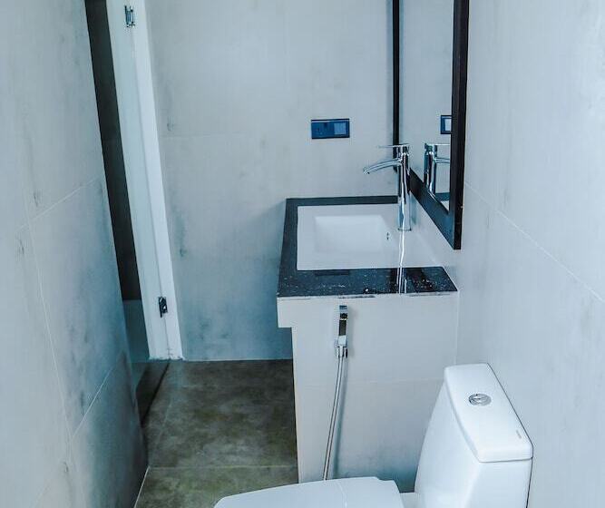 디럭스 룸, Shades Hotel & Villa