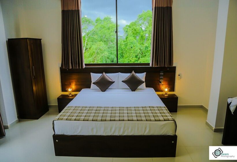 디럭스 룸, Shades Hotel & Villa