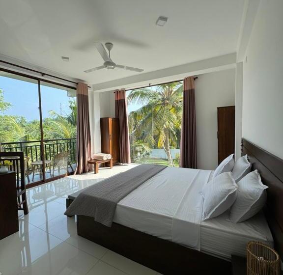 디럭스 룸, Shades Hotel & Villa