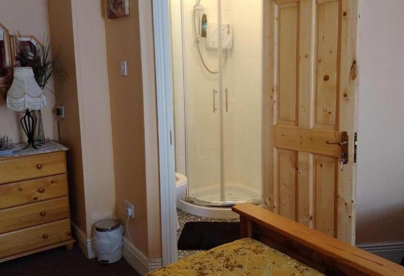 חדר משפחתי, Inishross House