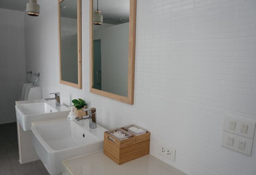 Cama em Quarto Compartilhado, Ease Hostel