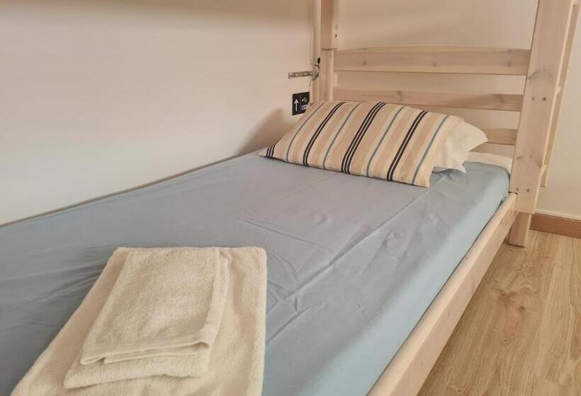 スタンダード４人部屋, Hostel Supremo