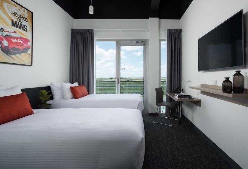 Номер Стандартный с Видом, Rydges Pit Lane