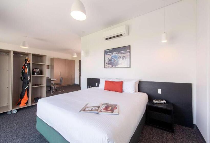 Люкс с Видом, Rydges Pit Lane