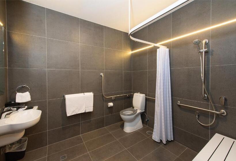 Номер Стандарт Кровать Кинг Адаптированный для Инвалидов, Rydges Pit Lane