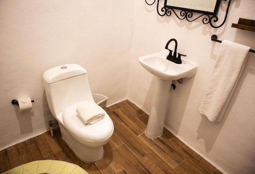 غرفة إقتصادية ثلاثية, Sayulita Central