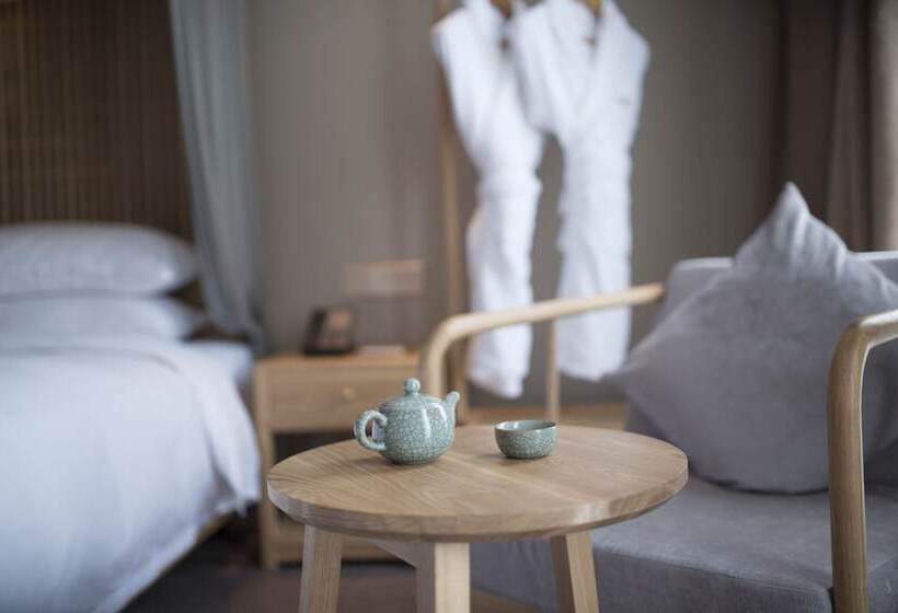 غرفة تنفيذية, Blossom Tao