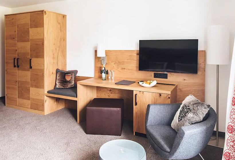 Camera Deluxe, Edita