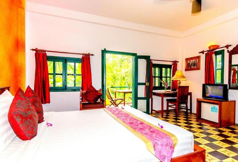 اتاق لوکس با بالکن, Golden Banana Residence